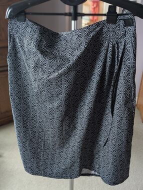 Rip Skirt - Black And White Knee Length Travel Skirt